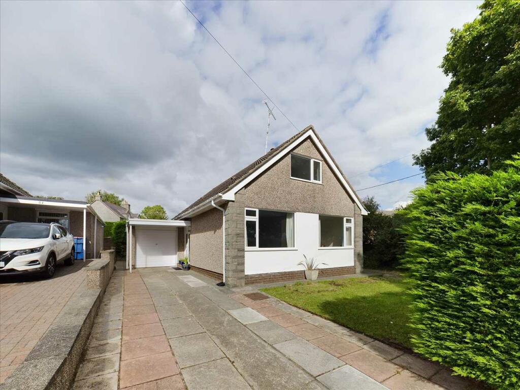 4 bedroom detached bungalow for sale in Penlon, Menai Bridge,Isle of