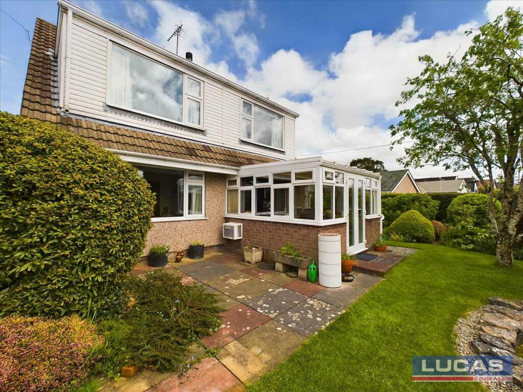 4 bedroom detached bungalow for sale in Arosfa, Stad Pen Y Berth