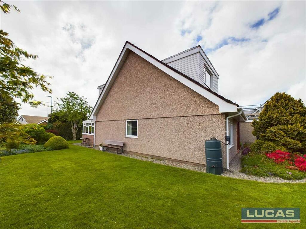 4 bedroom detached bungalow for sale in Arosfa, Stad Pen Y Berth