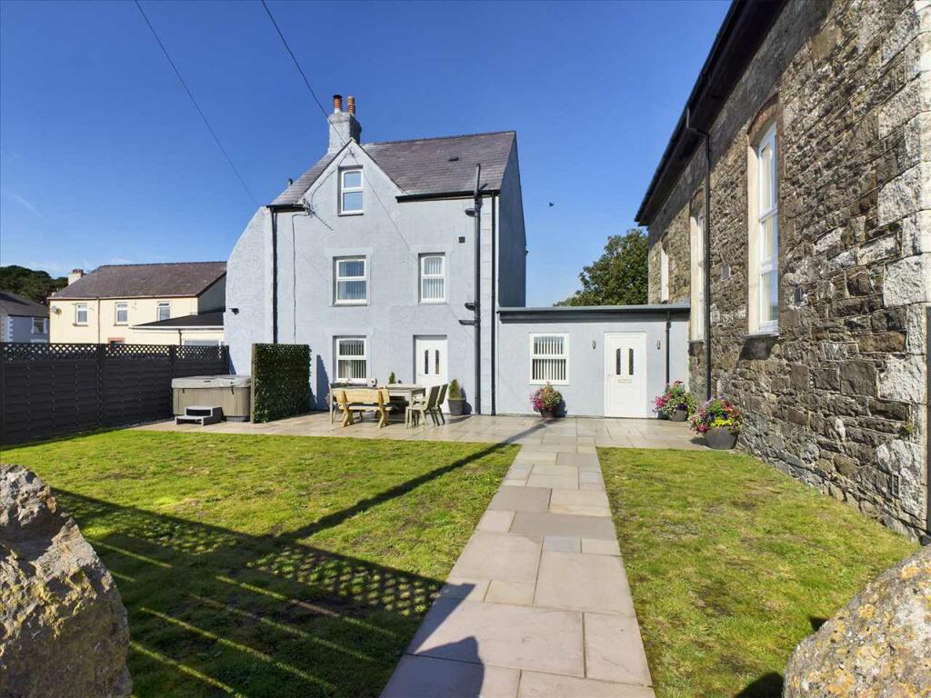 3 bedroom semidetached house for sale in Bwthyn Pysgotwyr, High Street