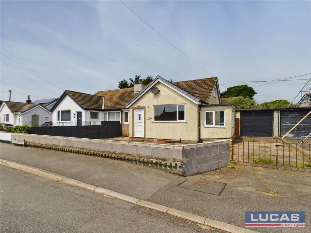2 bedroom semidetached bungalow for sale in Gorffwysfa, Lon Fain
