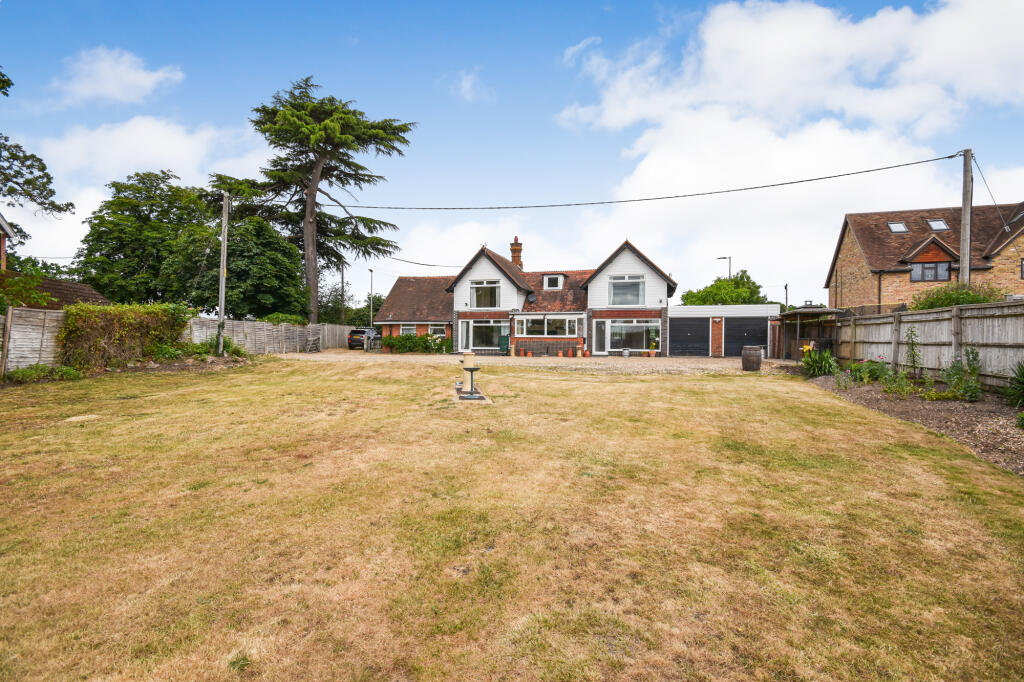 4 bedroom detached house for sale in Burghfield Bridge, Burghfield