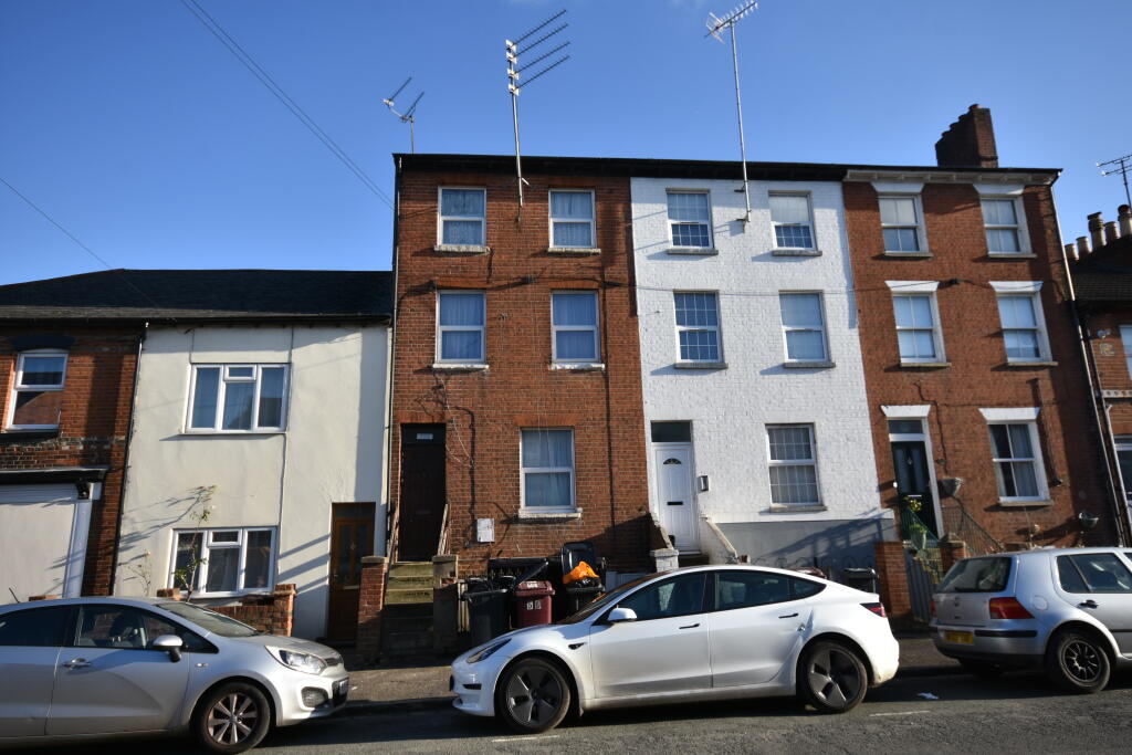 4 bedroom terraced house for sale in Bedford Road, Reading, RG1