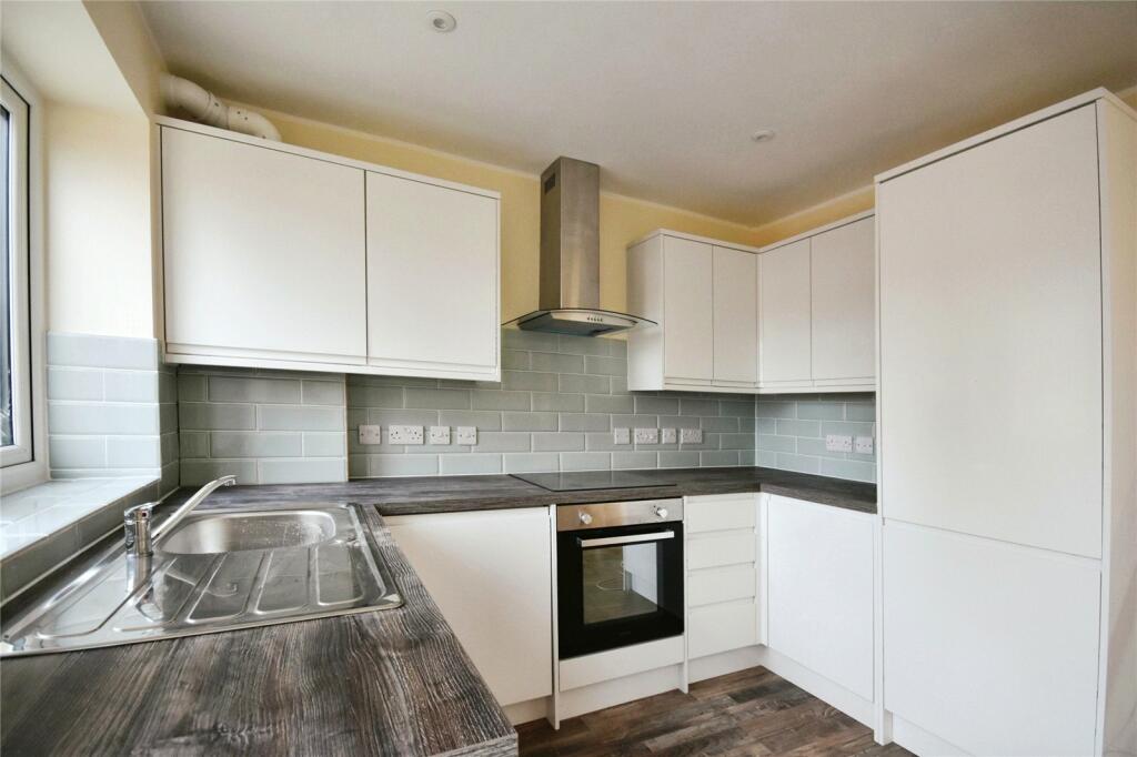 3 bedroom terraced house for sale in Whitley Wood Road, Reading, RG2