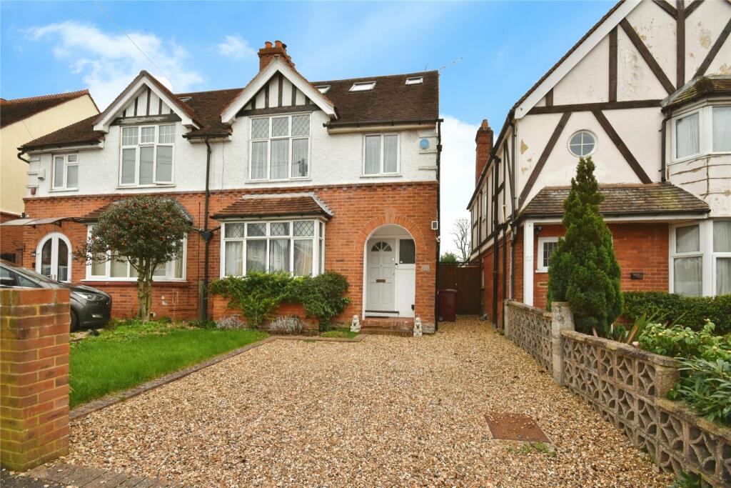 4 bedroom semi-detached house for sale in Northumberland Avenue, Reading, RG2
