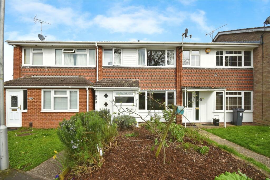 3 bedroom terraced house for sale in Fircroft Close, Tilehurst, Reading