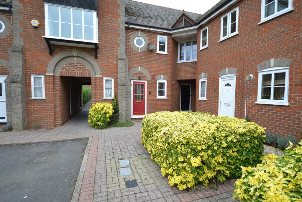2 bedroom terraced house for rent in Yew Lane, Reading, RG1