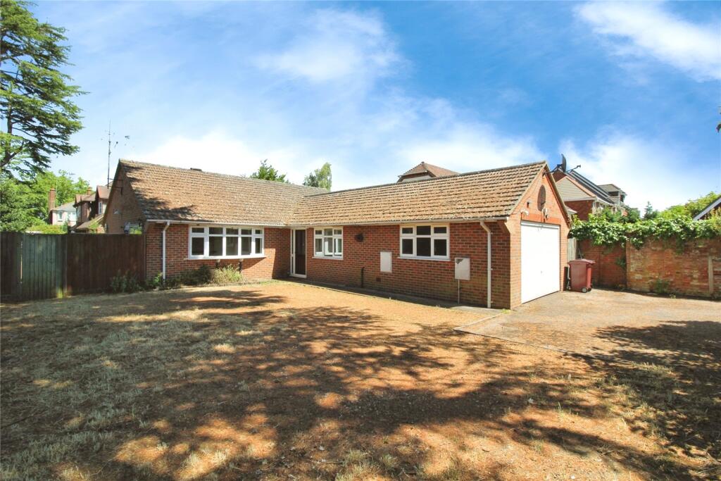 Main image of property: Parkhouse Lane, Reading, RG30