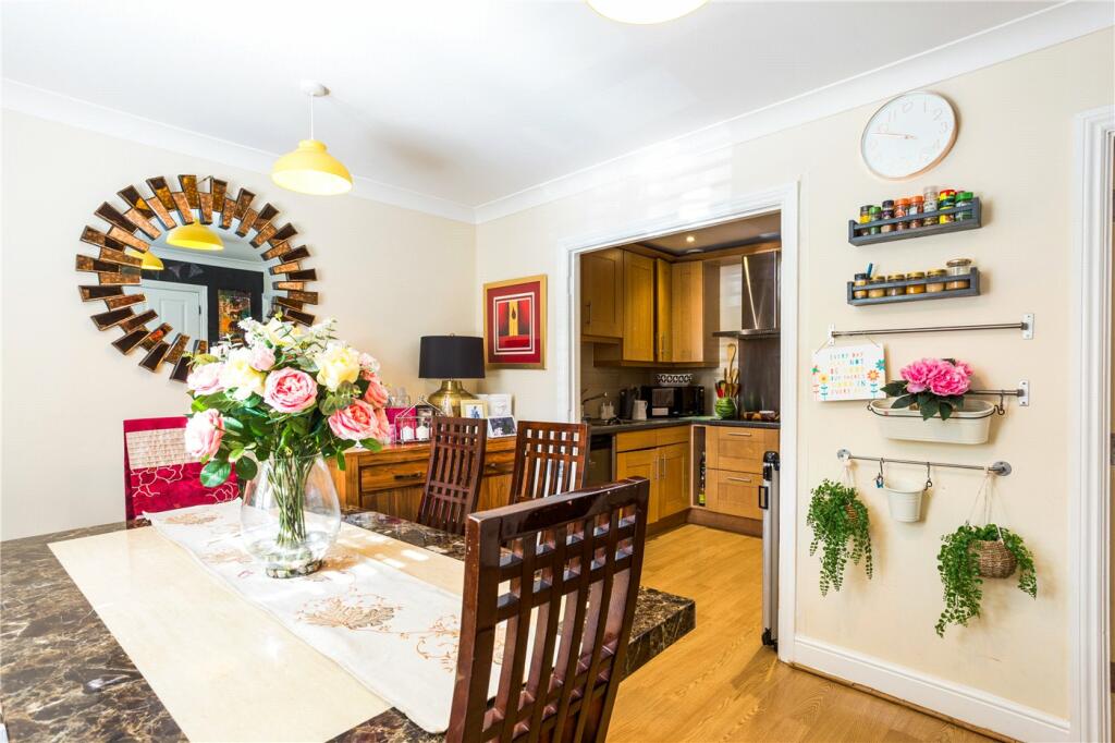 4 bedroom terraced house for sale in Wantage Road, Great Shefford