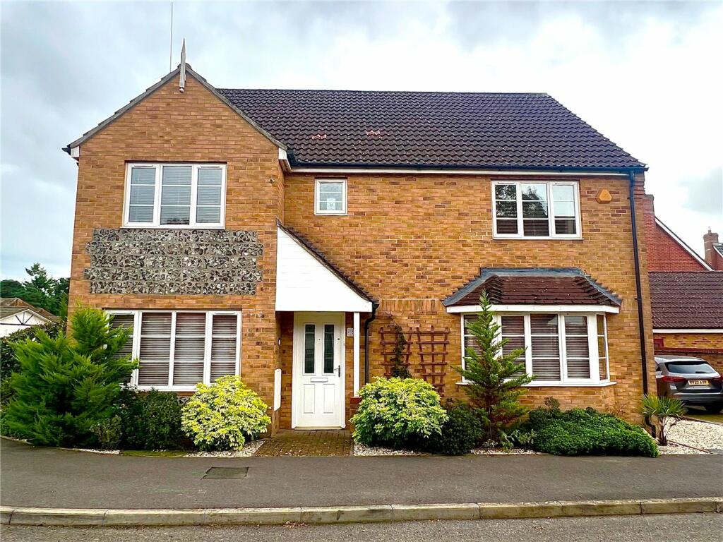 5 bedroom detached house for sale in Haysoms Drive, Greenham, Thatcham