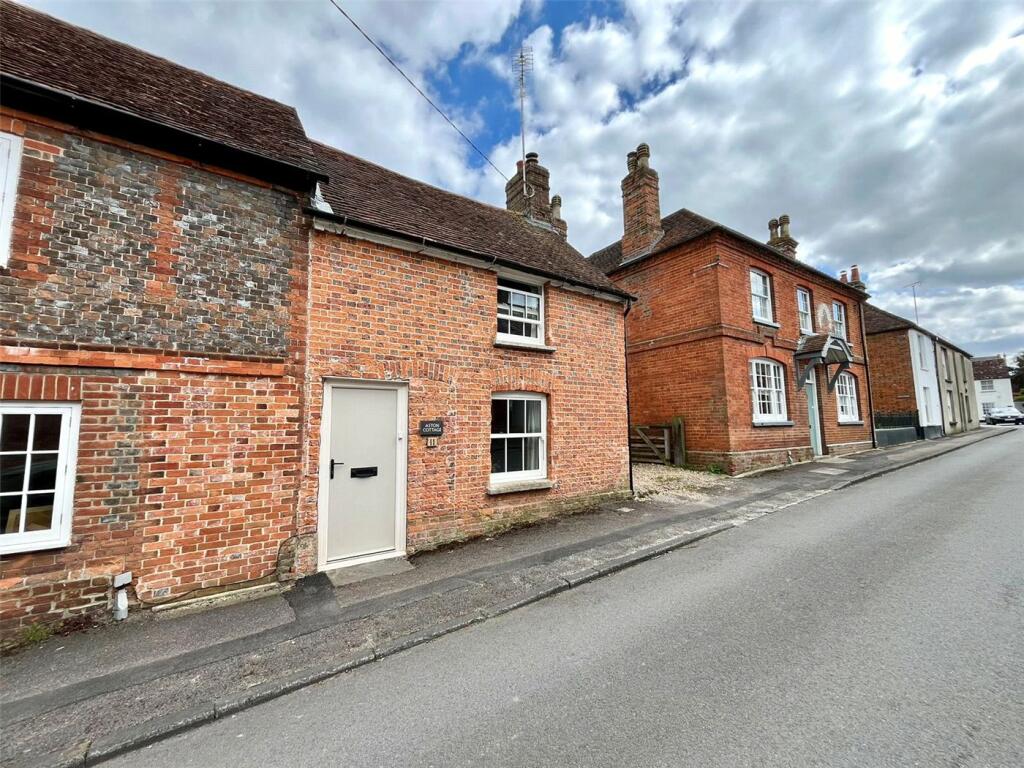 3 bedroom end of terrace house for rent in Church Street, Kintbury