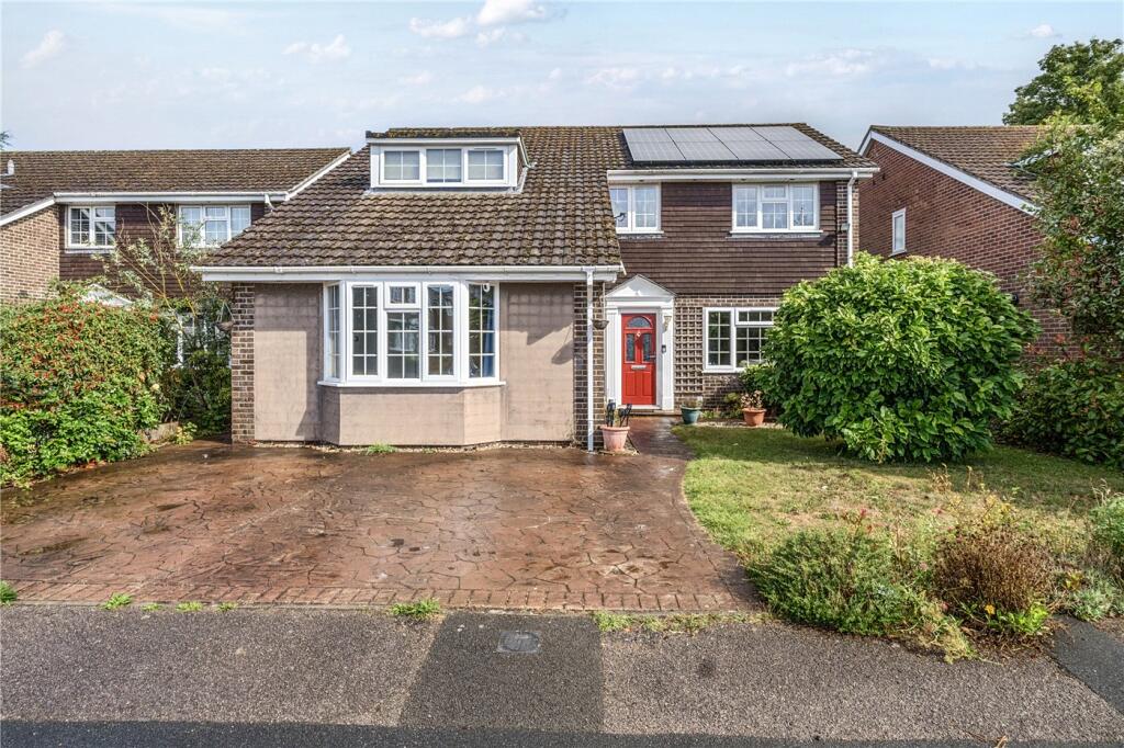 5 bedroom detached house