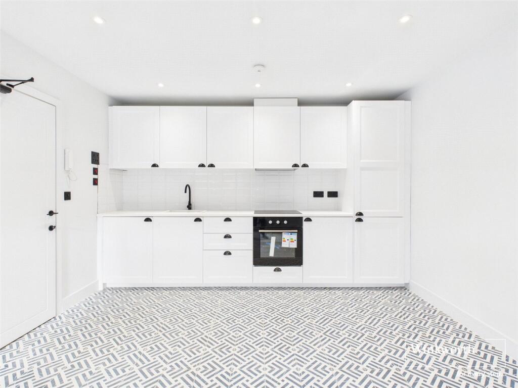 Main image of property: London Road, Newbury, Berkshire, RG14