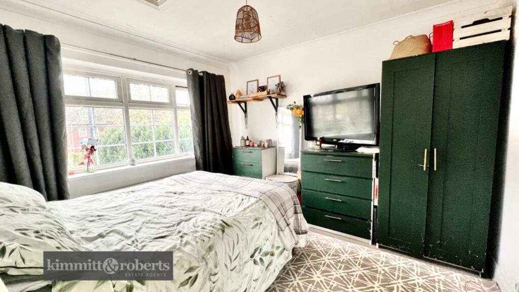 3 bedroom semidetached house for sale in Moorhouse Gardens, HettonLe