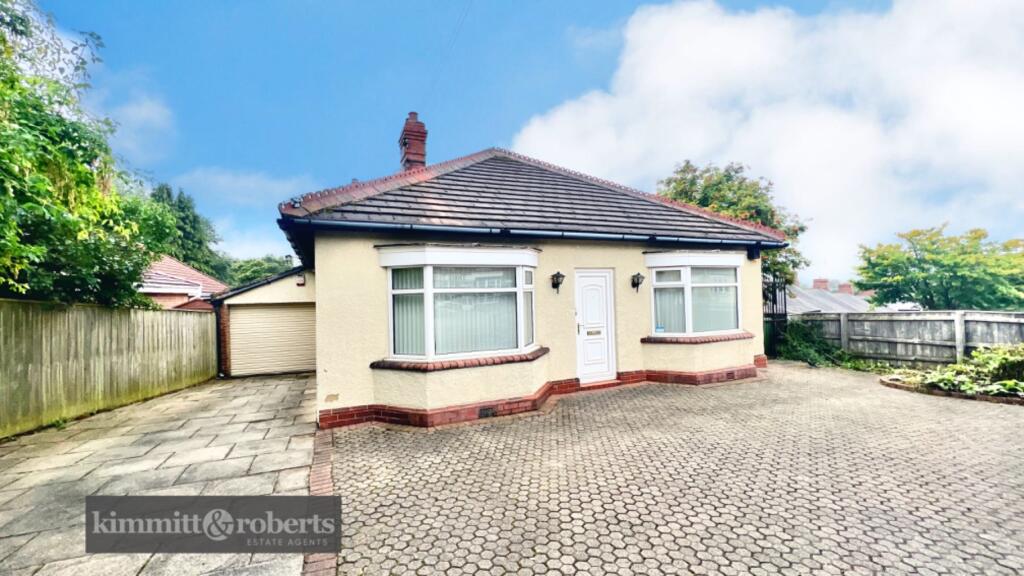 3 bedroom detached bungalow for sale in Broomhill, HettonLeHole