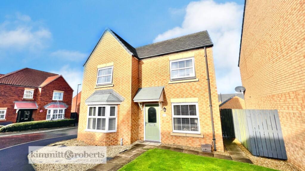 4 bedroom detached house for sale in Goldfinch Road, Easington Lane