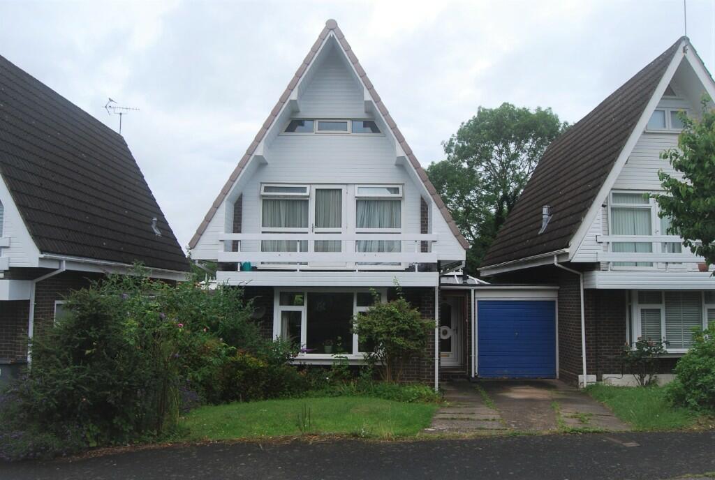 3 bedroom link detached house for sale in Grafton Close, Redditch, Worcestershire, B98