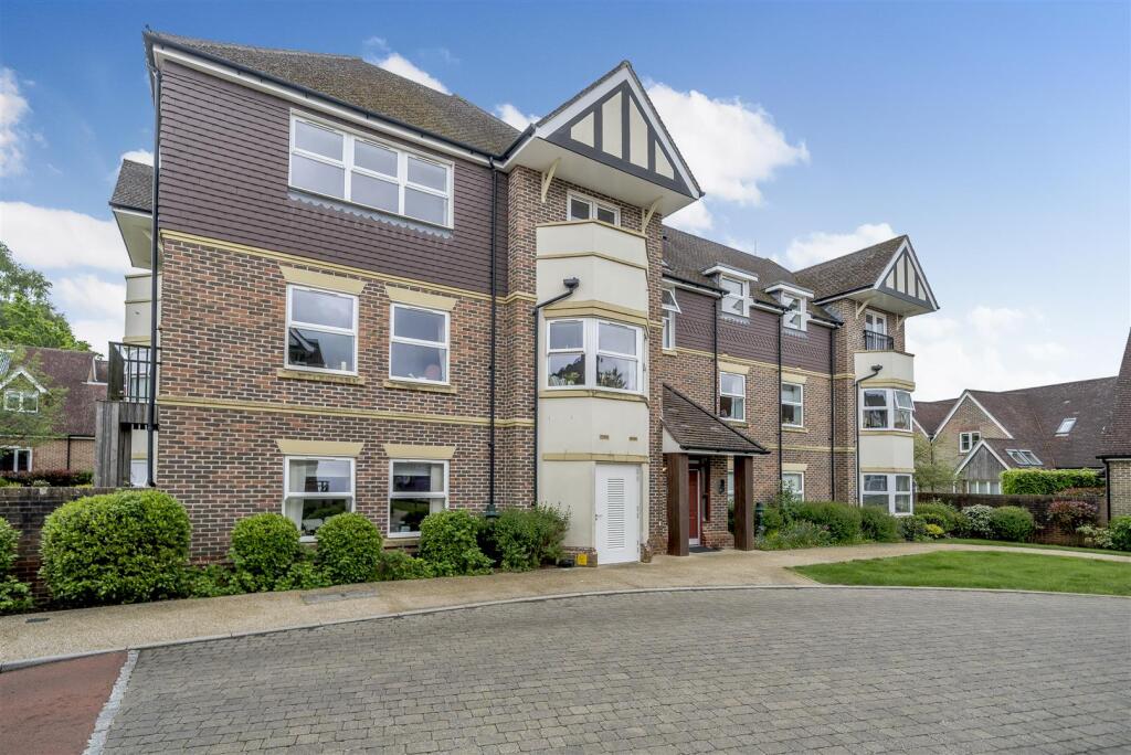 Main image of property: 15 King George's Drive, Liphook