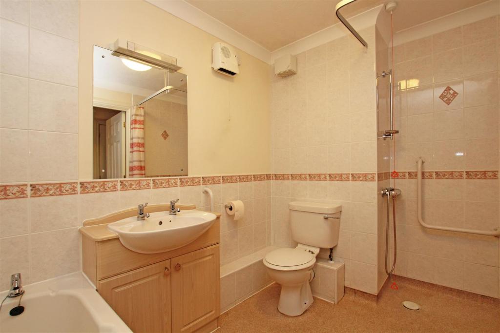 1 bedroom retirement property for sale in Byron Court, Chichester, PO19