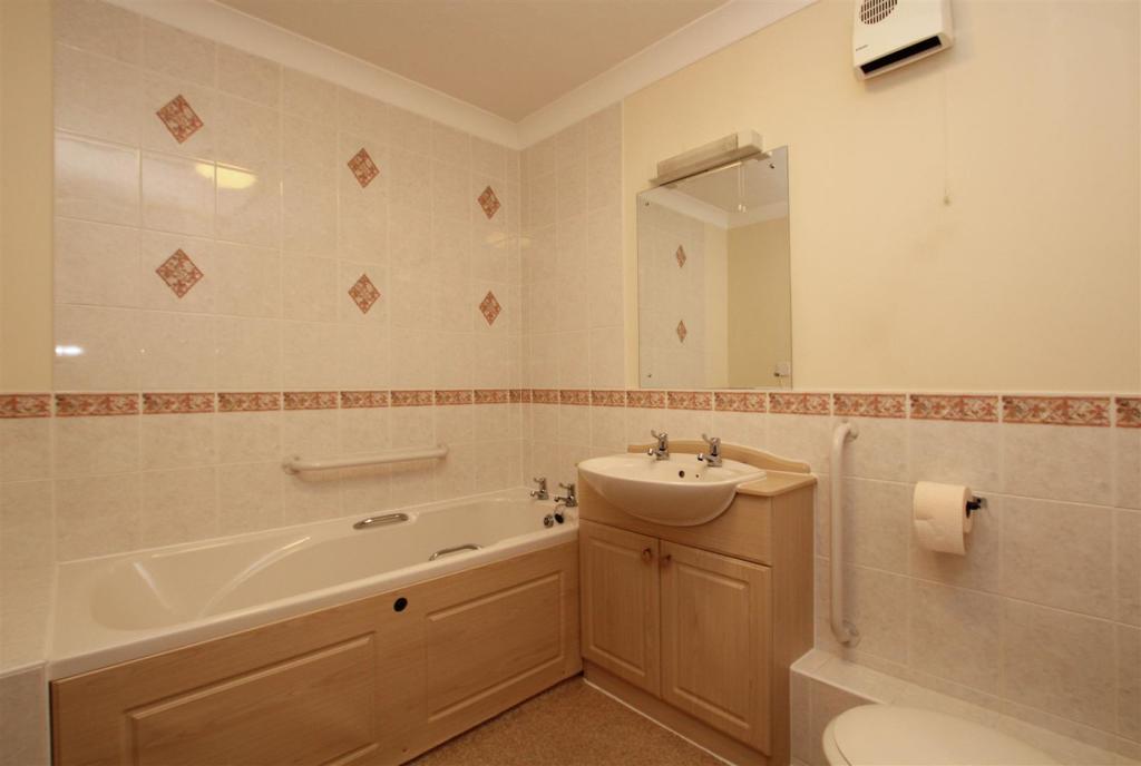 1 bedroom retirement property for sale in Byron Court, Chichester, PO19