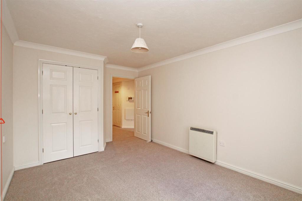 1 bedroom retirement property for sale in Byron Court, Chichester, PO19