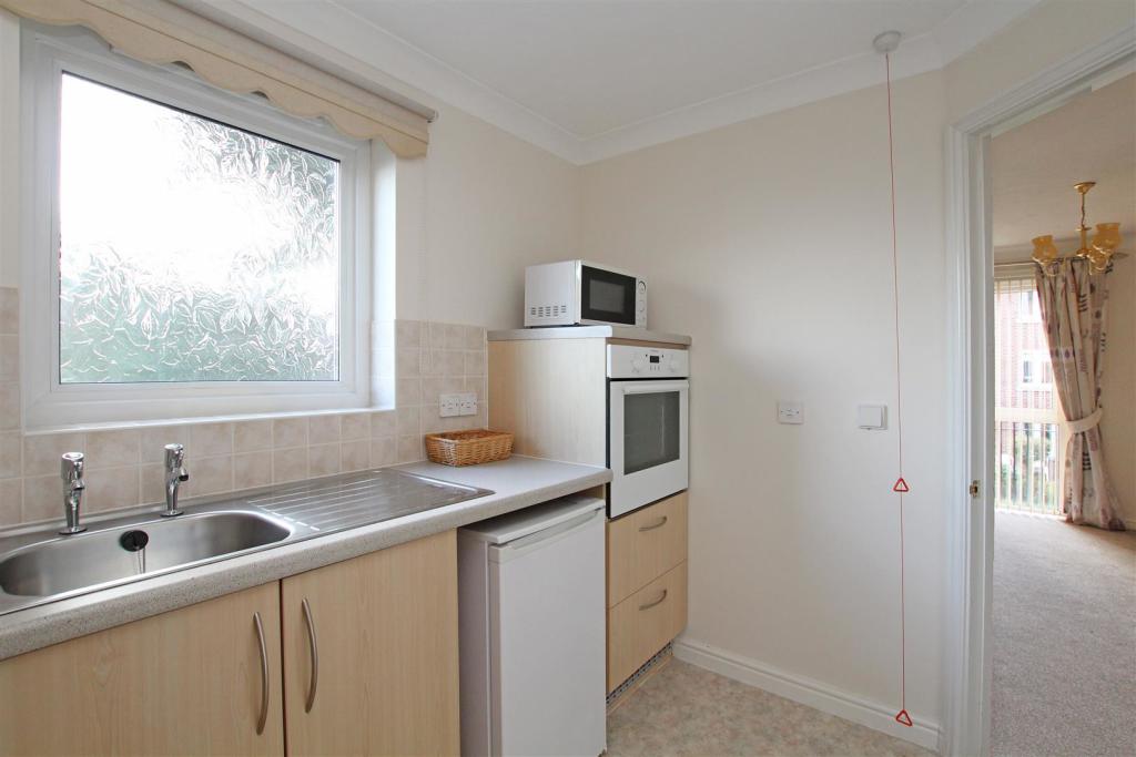 1 bedroom retirement property for sale in Byron Court, Chichester, PO19