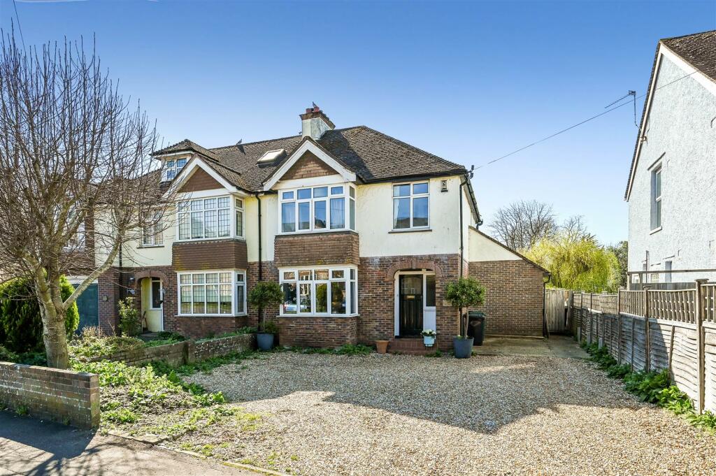3 bedroom semidetached house for sale in Broyle Road, Chichester, PO19