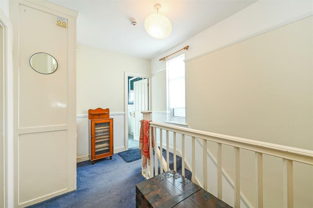 3 bedroom semidetached house for sale in Broyle Road, Chichester, PO19