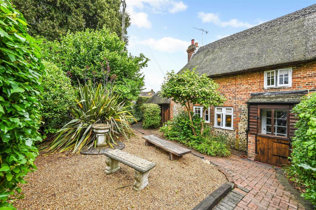 2 bedroom semidetached house for sale in Midhurst Road, Lavant