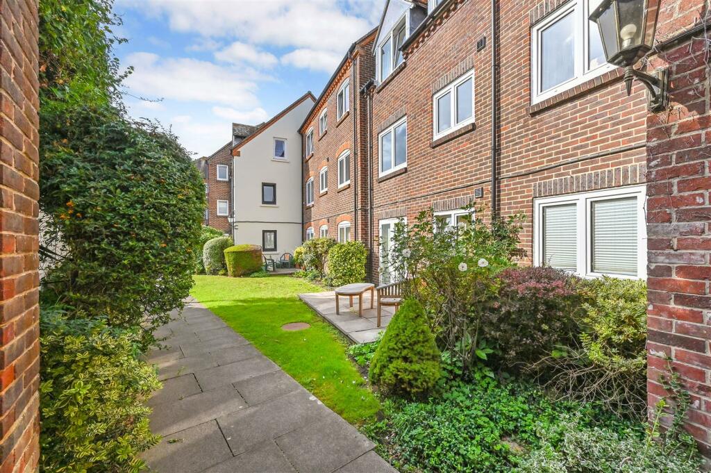 1 bedroom retirement property for sale in Henty Gardens, Chichester, PO19