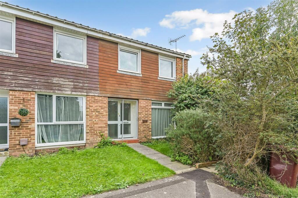 3 bedroom end of terrace house for sale in Little Breach, Chichester, PO19