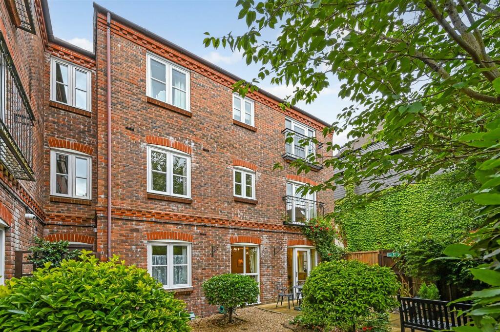 1 bedroom retirement property for sale in Pegasus Court, Deanery Close