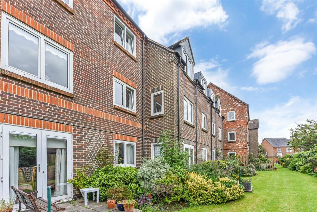 2 bedroom retirement property for sale in Henty Gardens, Chichester, PO19