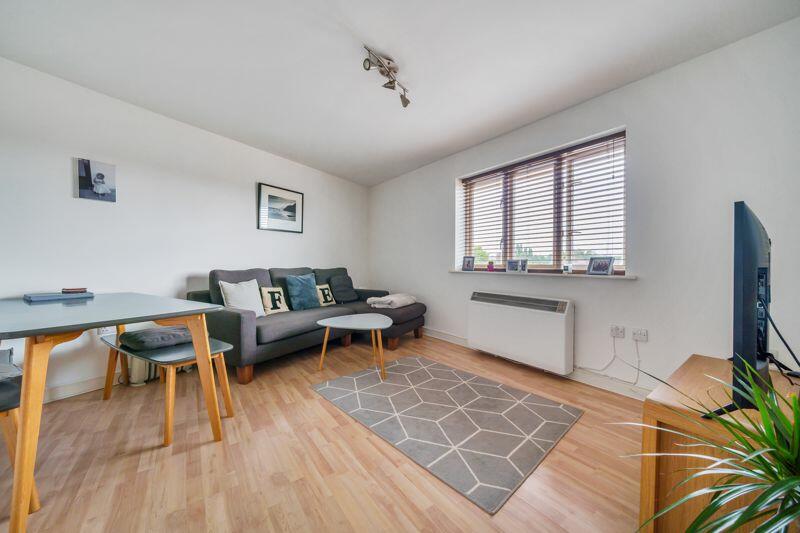 2 bedroom flat for sale in Stanley Close, New Eltham, SE9