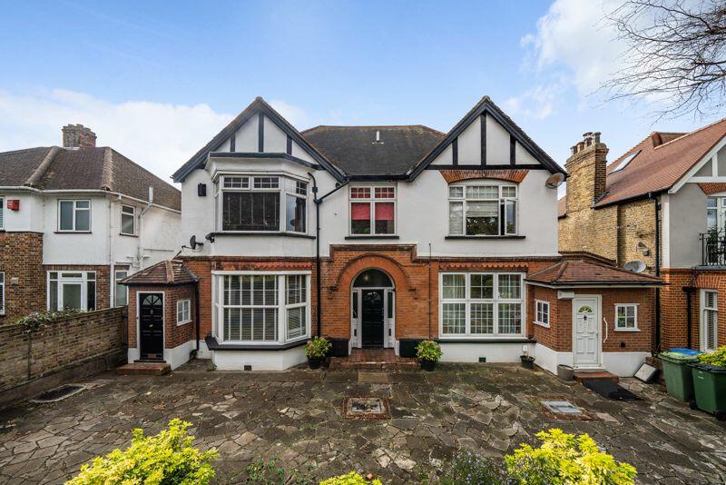 2 bedroom ground floor flat for sale in Glenesk Road, Eltham, SE9