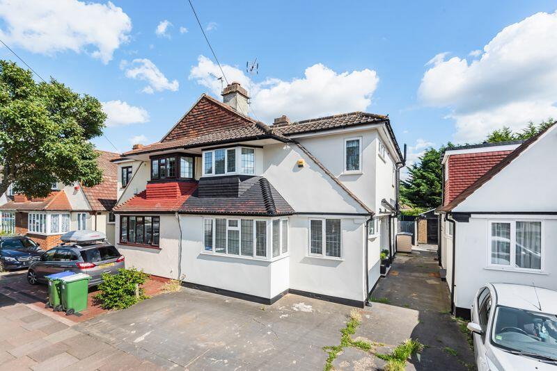 4 bedroom semidetached house for sale in Crombie Road, Sidcup, DA15