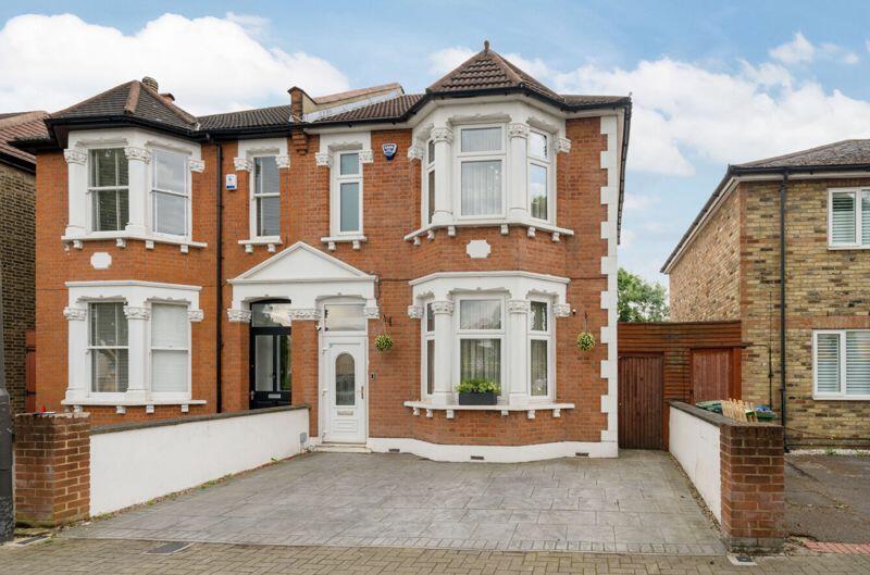 4 bedroom semidetached house for sale in Avery Hill Road, London, SE9