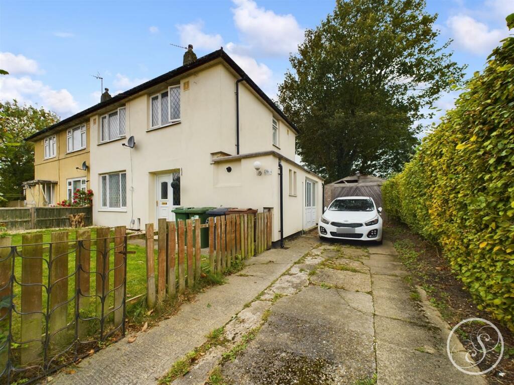 3 bedroom semidetached house for sale in Alderton Place, Leeds, LS17