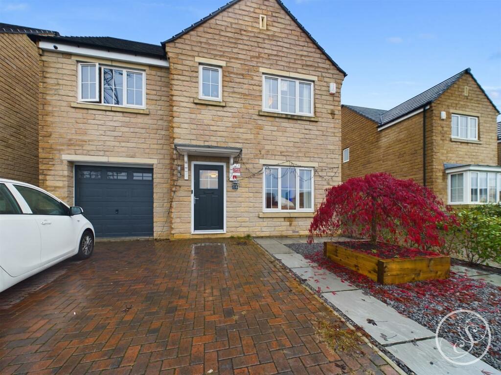 4 bedroom detached house for sale in Galloway Grove, Pudsey, LS28
