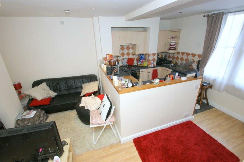 1 bedroom flat for rent in 1 Oakwood Avenue, Oakwood, Leeds, LS8