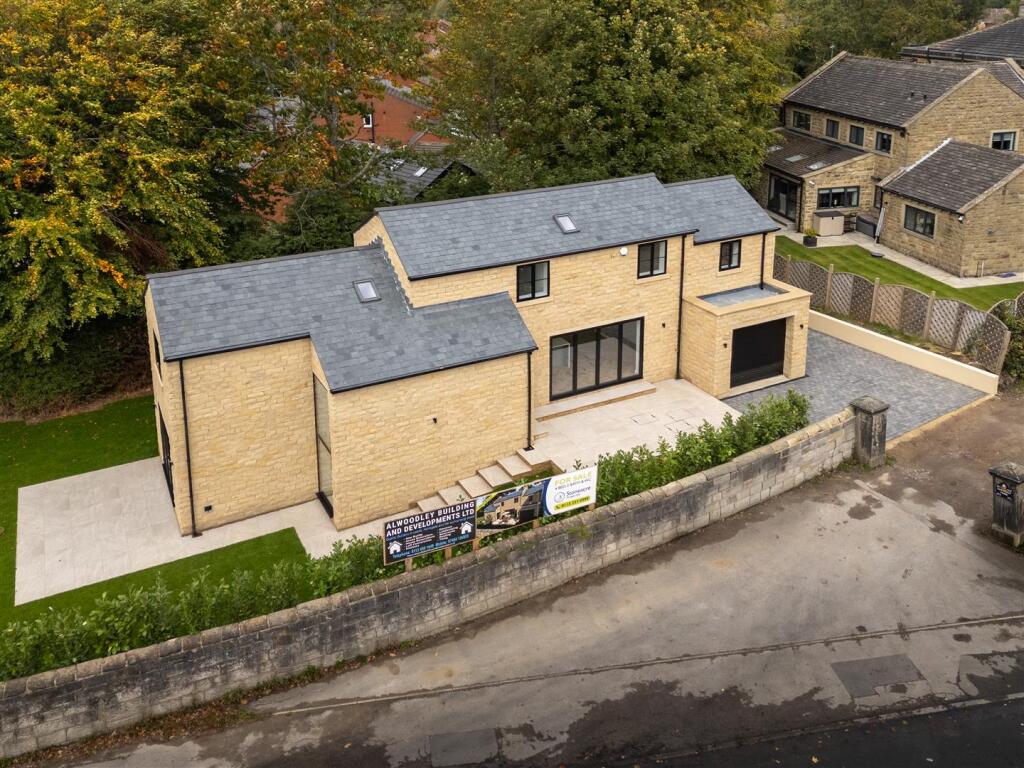 Main image of property: Luxury 4-bed Detached House, Leeds