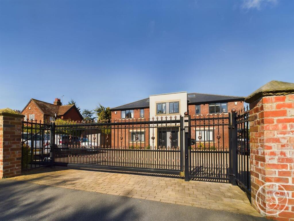 Main image of property: Crescent Gardens, Leeds LS17