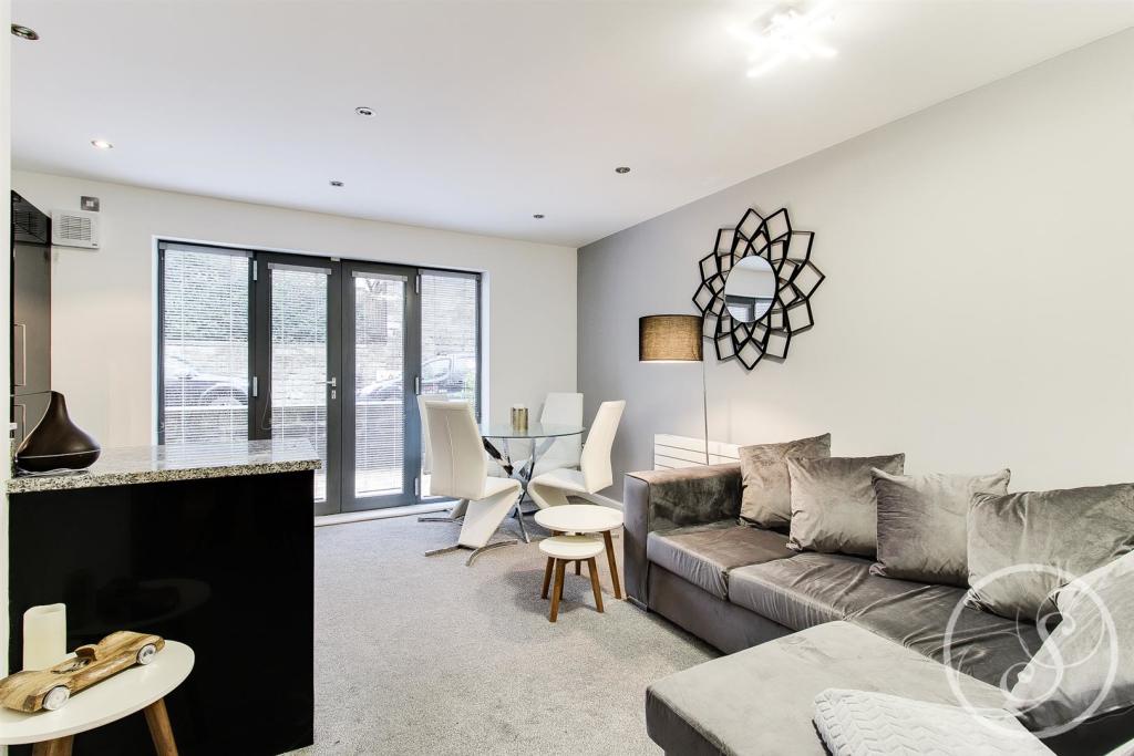 2 bedroom flat for sale in Centre Point, 10 Regent Street Chapel
