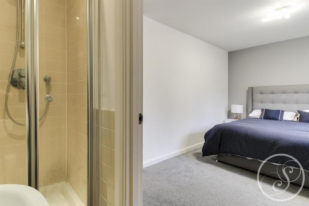 2 bedroom flat for sale in Centre Point, 10 Regent Street Chapel