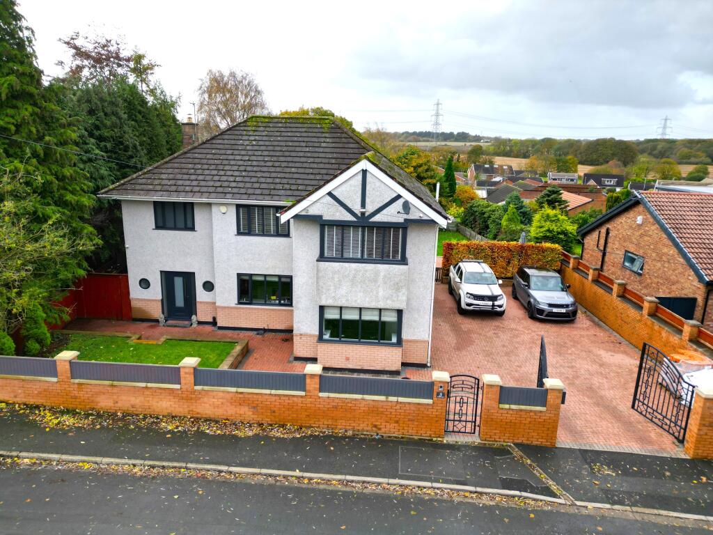 5 bedroom detached house for sale in Seddon Road, Eccleston Hill, St