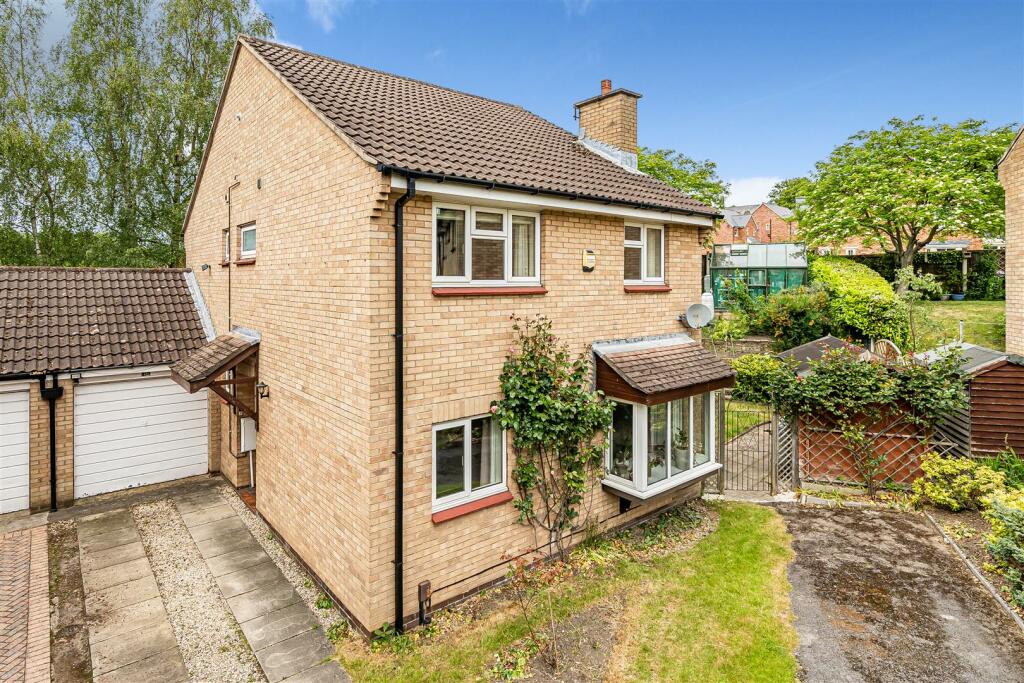 Main image of property: Aspen Mount, Cookridge, Leeds