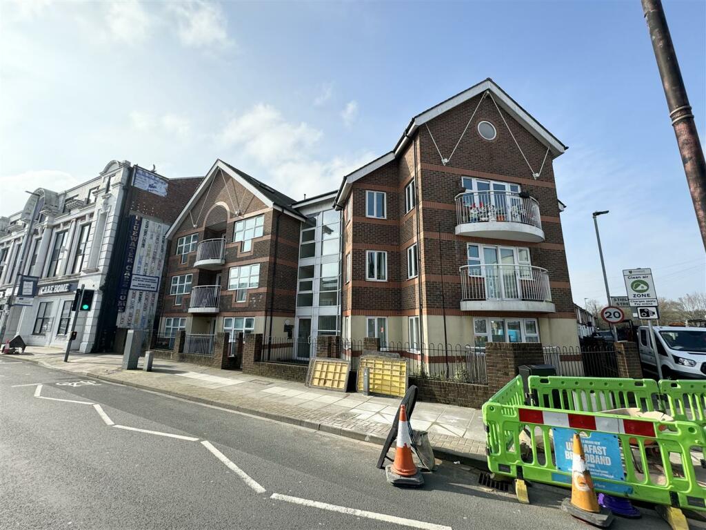 2 bedroom apartment for rent in Kingston Road, Portsmouth, PO2