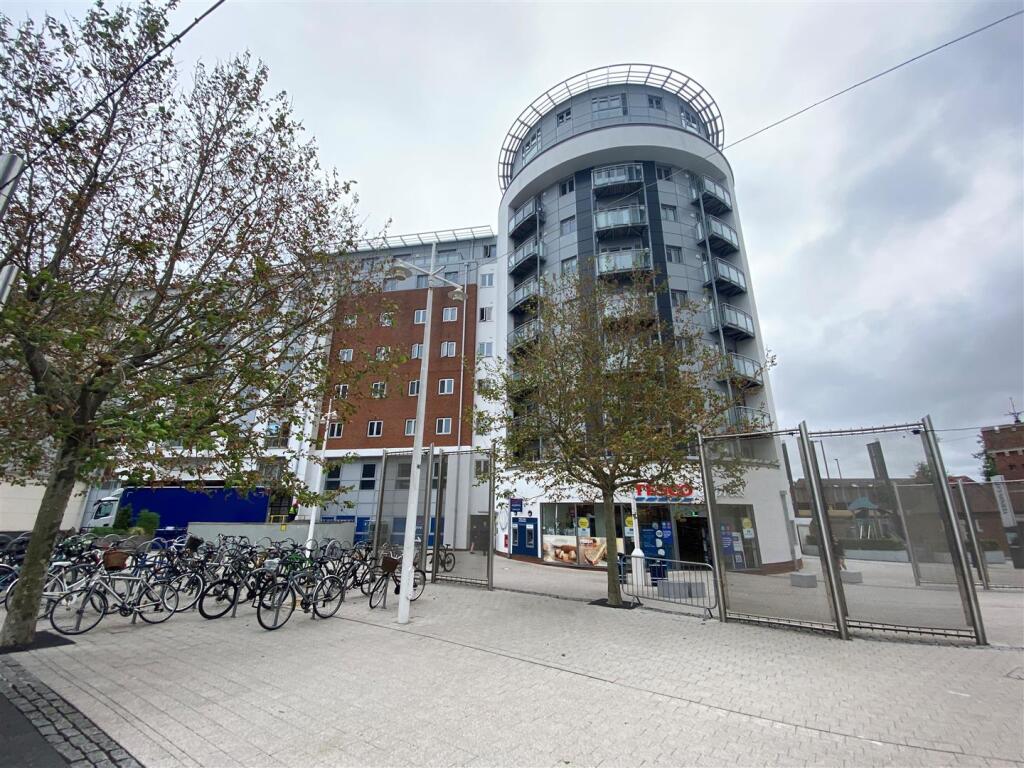 Main image of property: The Round House, Gunwharf Quays