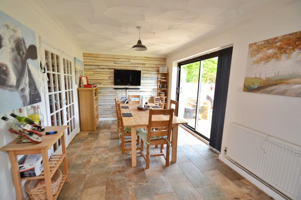 6 bedroom detached house for sale in Creekmoor, BH17