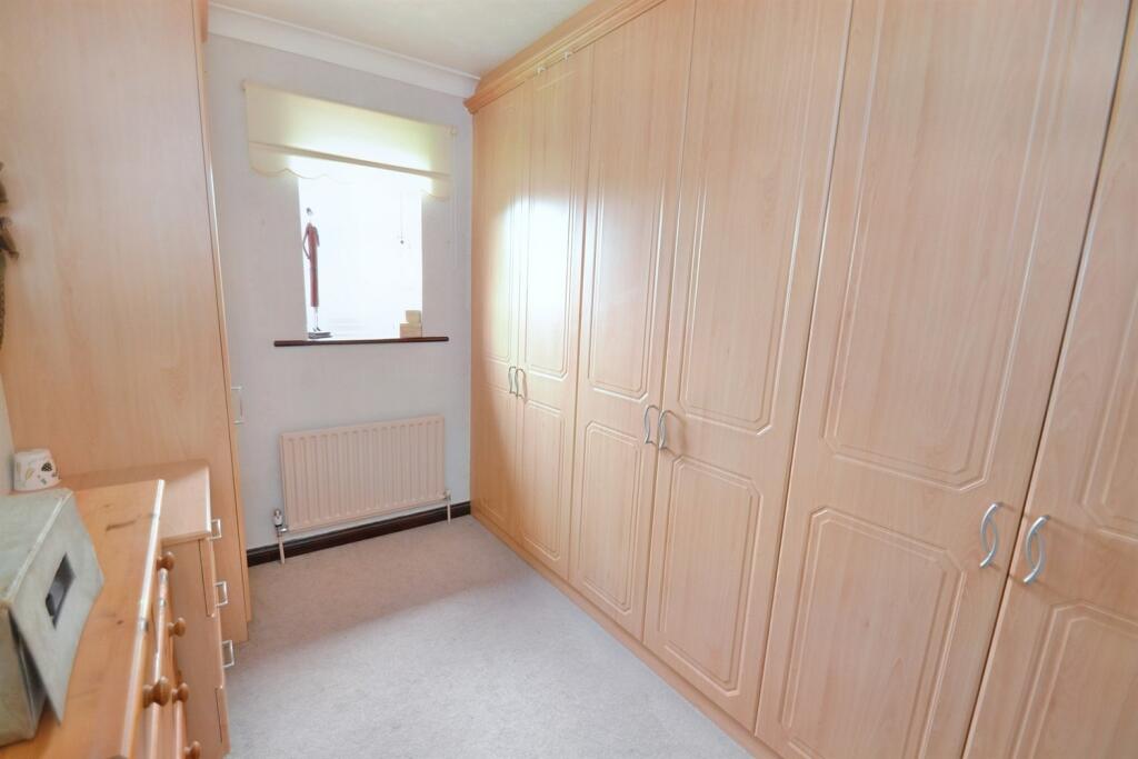 6 bedroom detached house for sale in Creekmoor, BH17